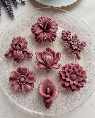 Cápsulas de té en forma de flores moradas